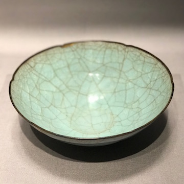 青磁輪花鉢