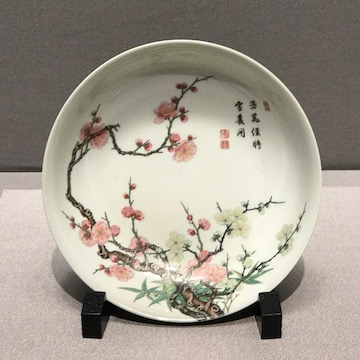 粉彩梅樹文皿