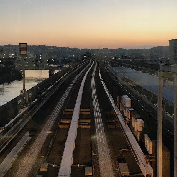 シーサイドライン運転席