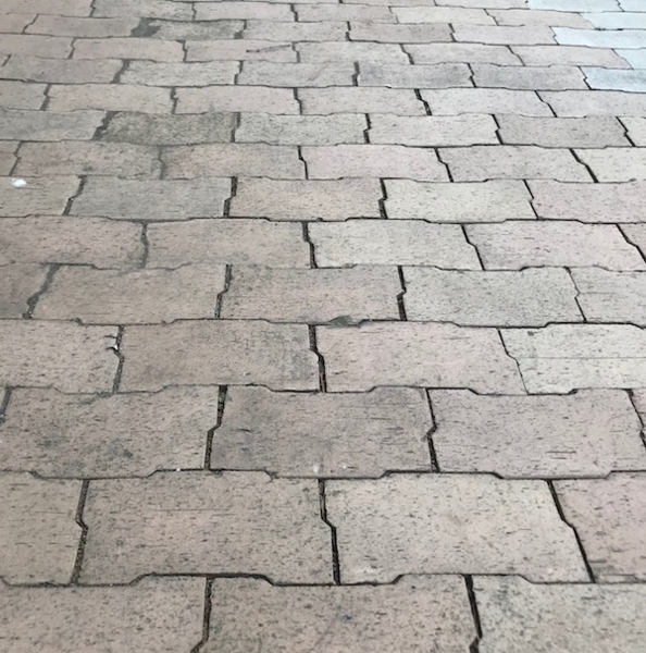 錯視レンガ道