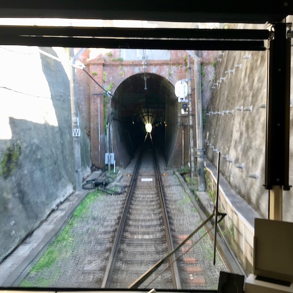 極楽洞を出たところ