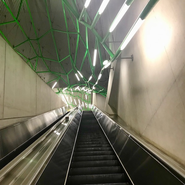 飯田橋駅のエスカレーター
