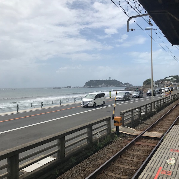 鎌倉高校前駅から江ノ島を観る