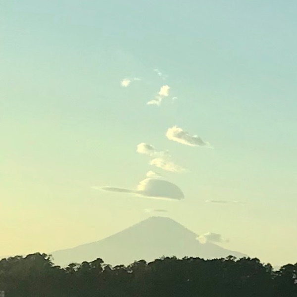 帽子をかぶった富士山