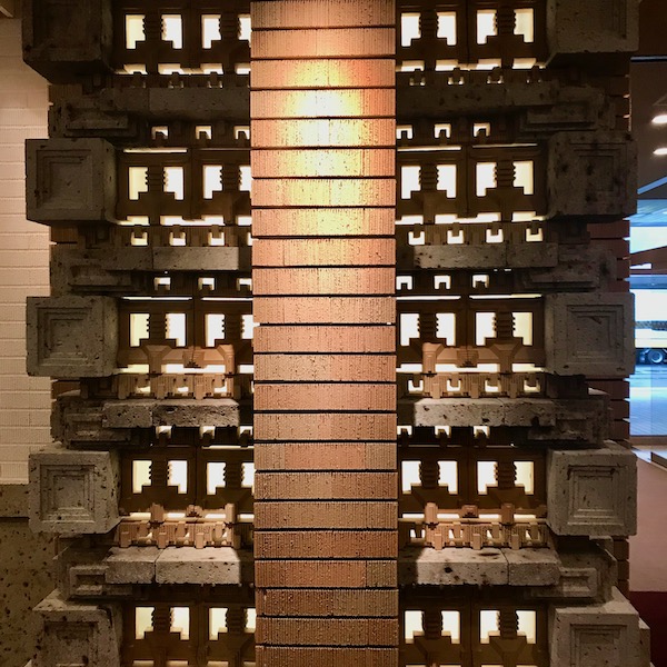 帝国ホテル旧本館列柱