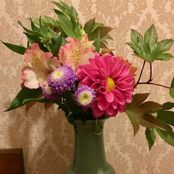 母が生けた花束