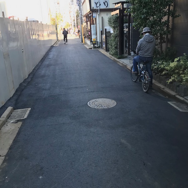 修復済みの道路が陥没したところ