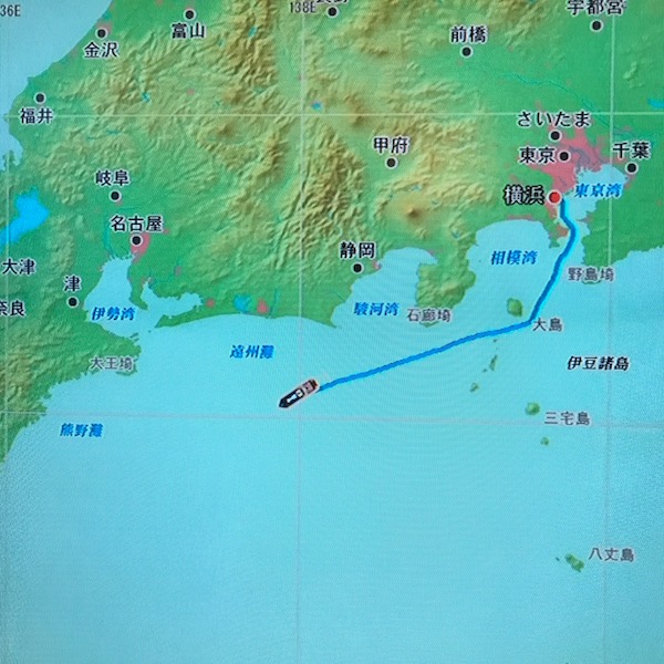 遠州灘沖を航行中