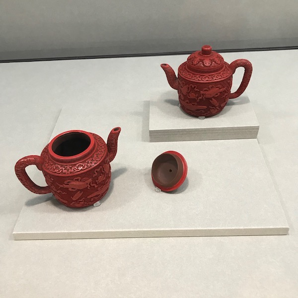 紫砂雕漆雜寶紋壺