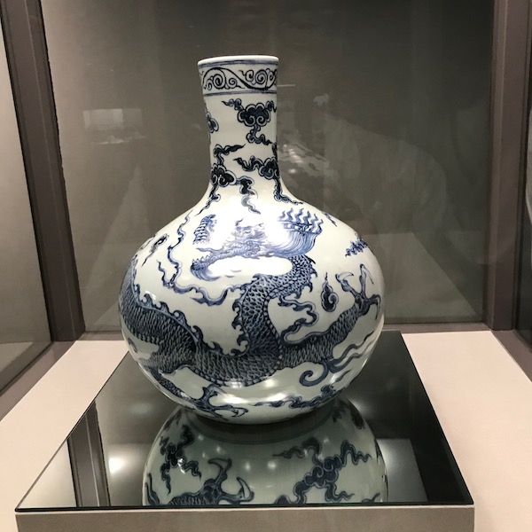 青花竜瓶