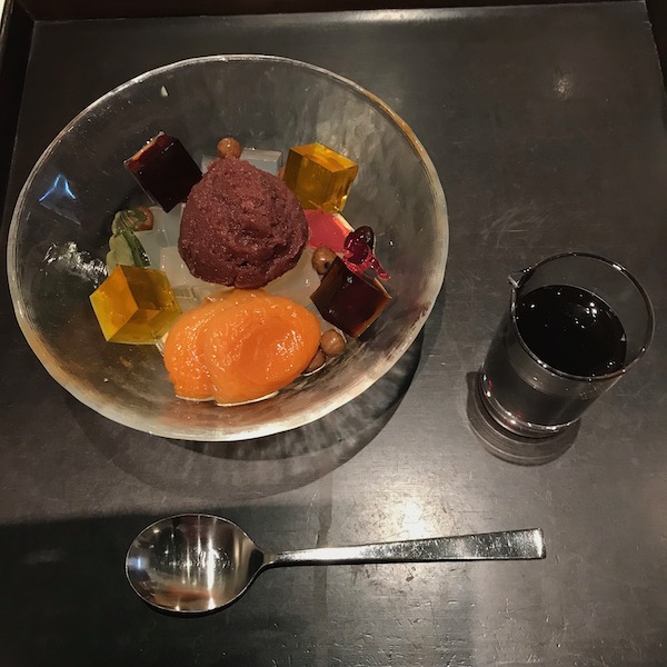 とらやのあんみつ