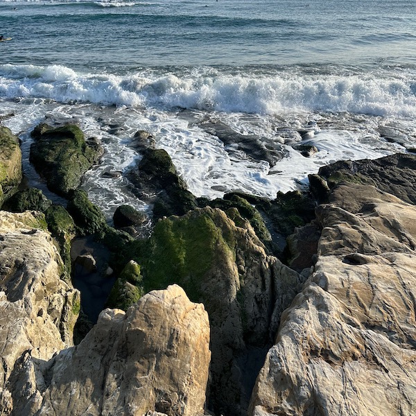 砕ける波
