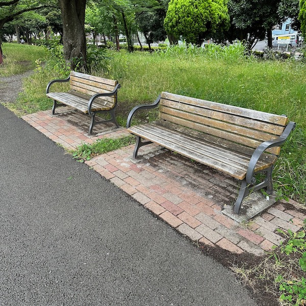 公園のベンチ