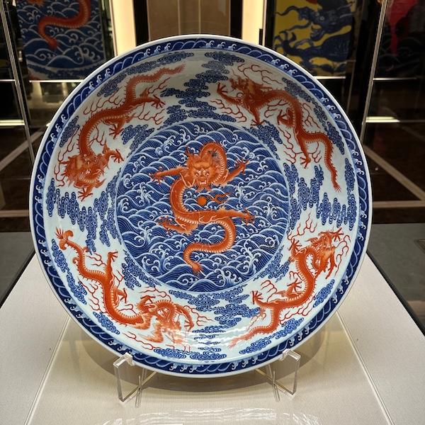 龍紋の絵皿