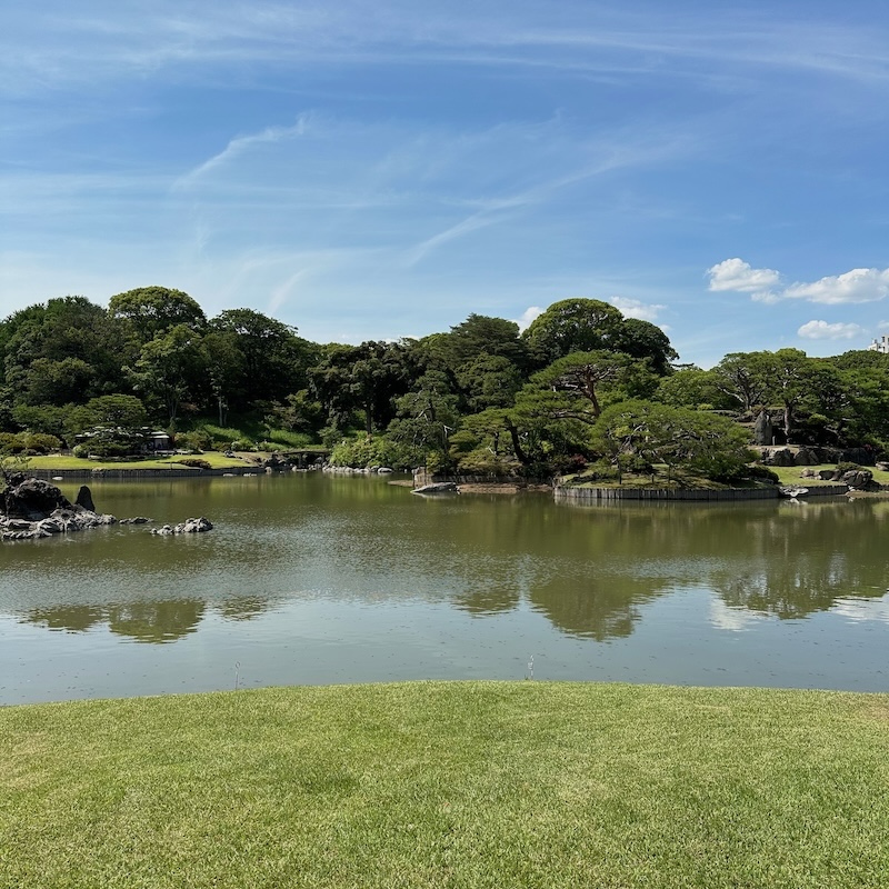 六義園の池