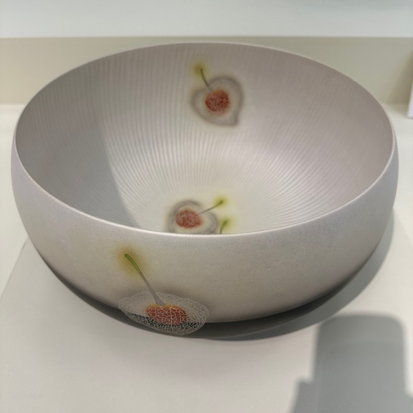 銀泥彩磁鬼灯文鉢