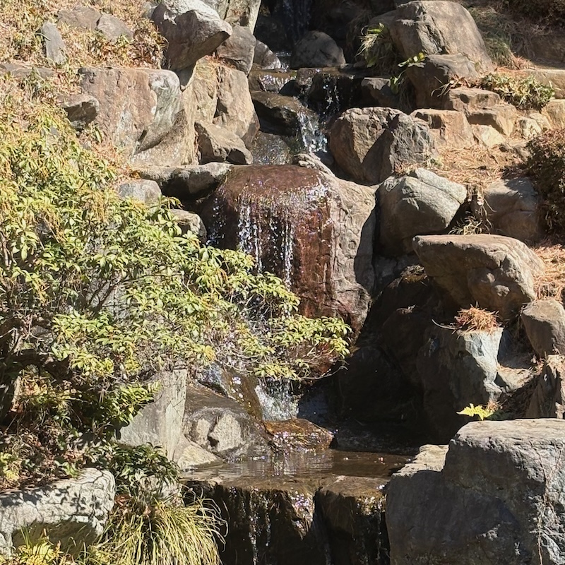 湧水の小さな滝