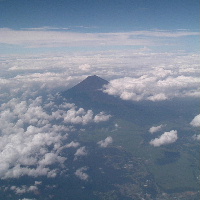 飛行機から見た夏の富士山