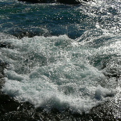 相模湾の波しぶき