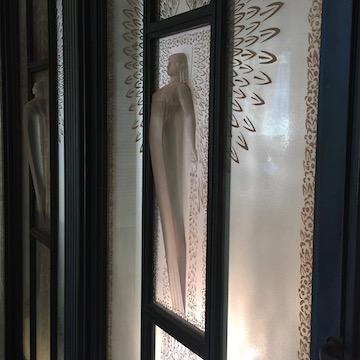庭園美術館 正面玄関ガラスレリーフ扉