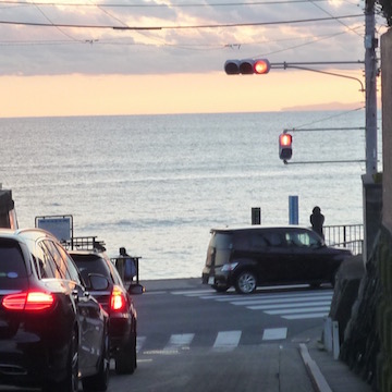 稲村ヶ崎が見える曲がり角