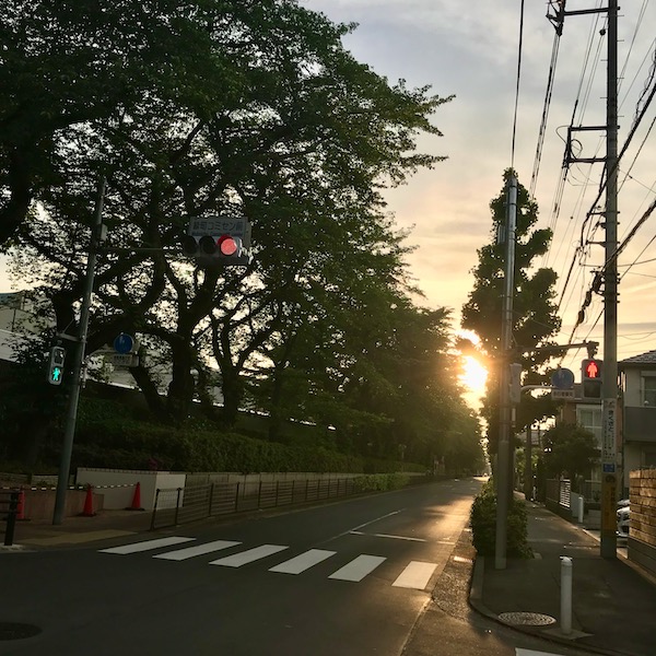 夕暮れの交差点