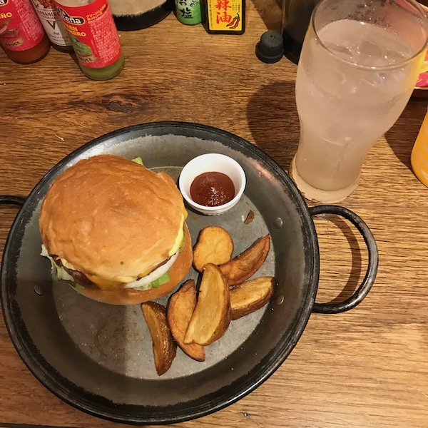 ハンバーガーとジンジャーエール