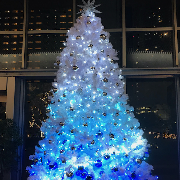 銀色のクリスマスツリー