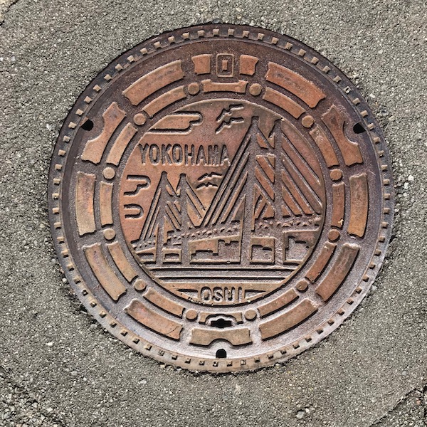 横浜市のマンホール