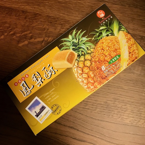 パイナップルケーキの箱