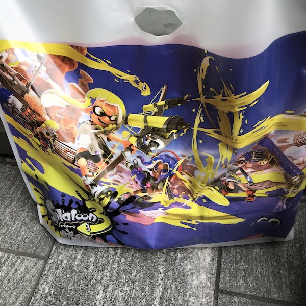 任天堂ストアの袋、裏面、スプラトゥーン3のイラスト