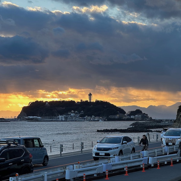 薄暮の江ノ島