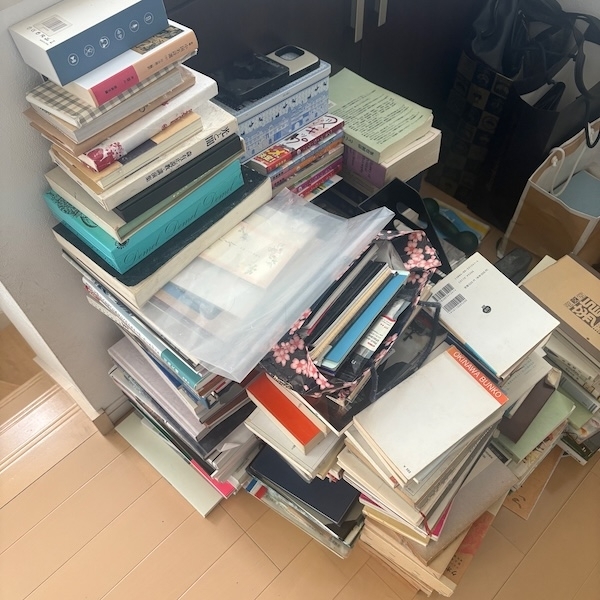 積み上げた本
