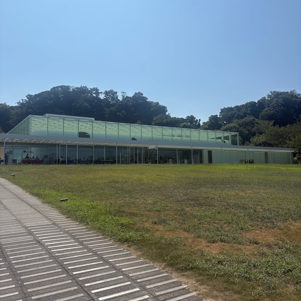 横須賀美術館全景