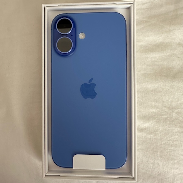 iPhone16、箱を開けたところ