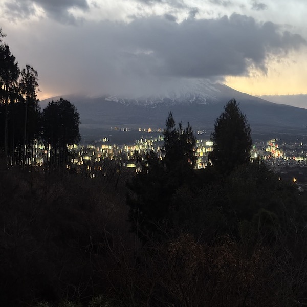夕暮れの富士山