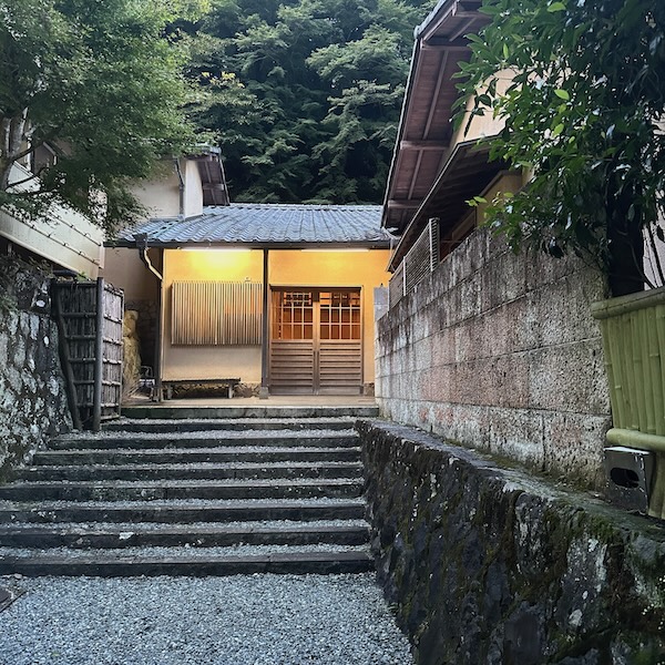 加満田、玄関